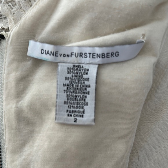 Diane Von Furstenberg DVF Elegant Lace Dress in Cream - VINTAGE - Picture 9 of 10